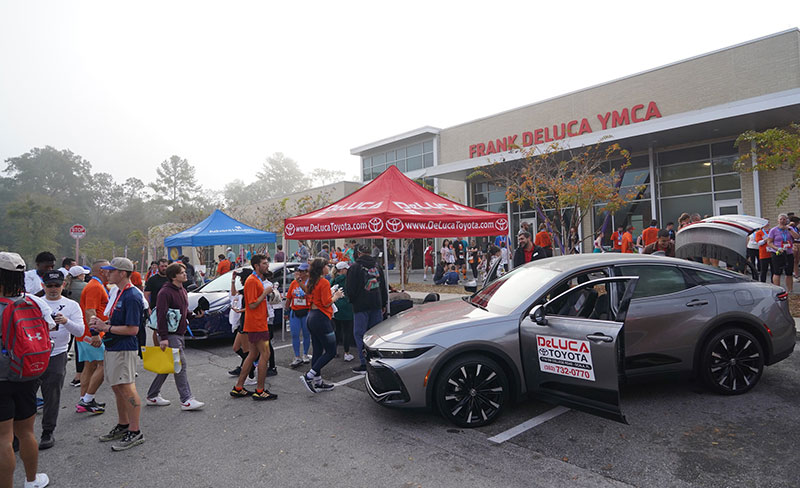 Frank DeLuca YMCA Turkey Trot participants